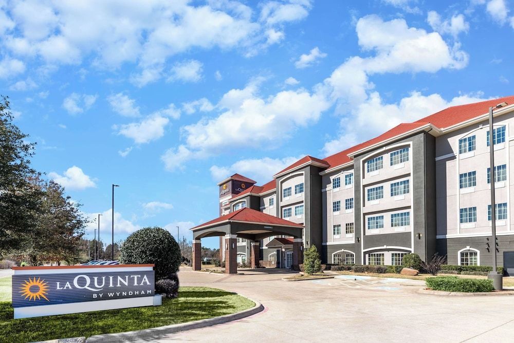 La Quinta by Wyndham Mt. Pleasant 1
