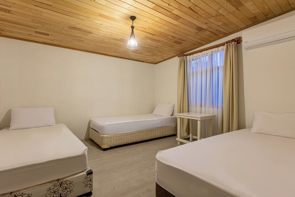 Etenna Beach Bungalows 2