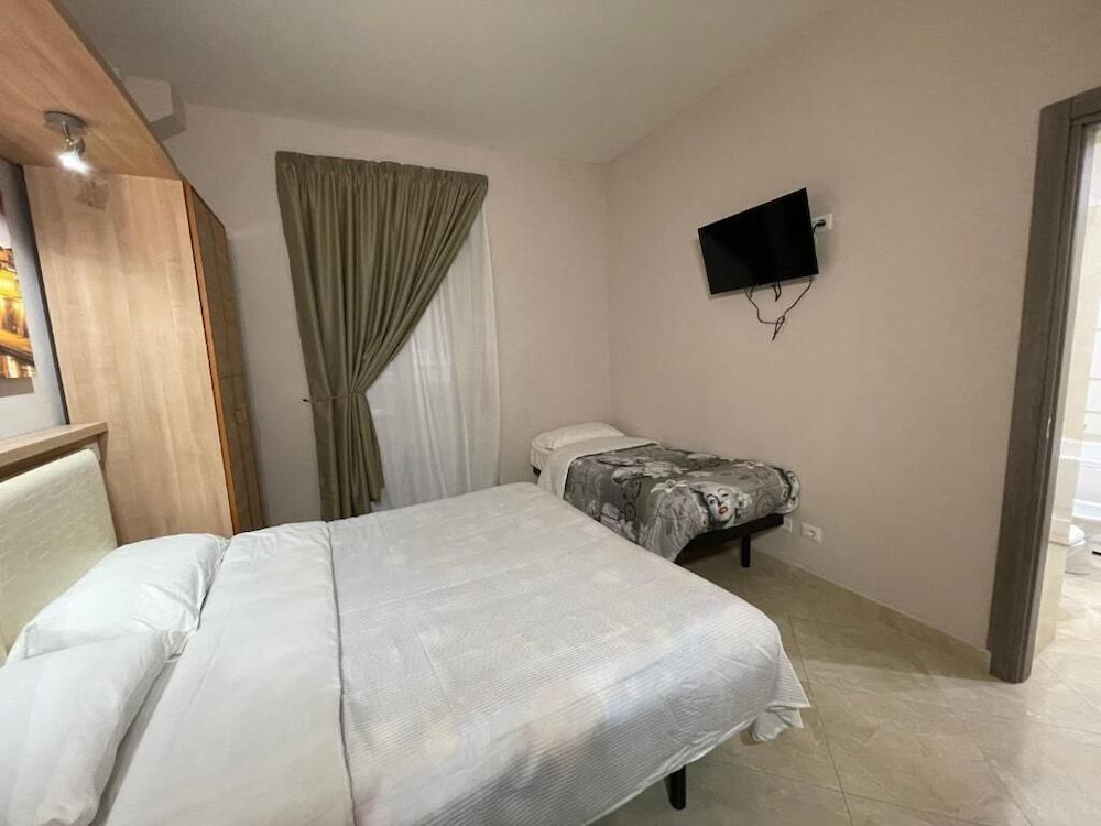 S.P.Q.R. Suite 1