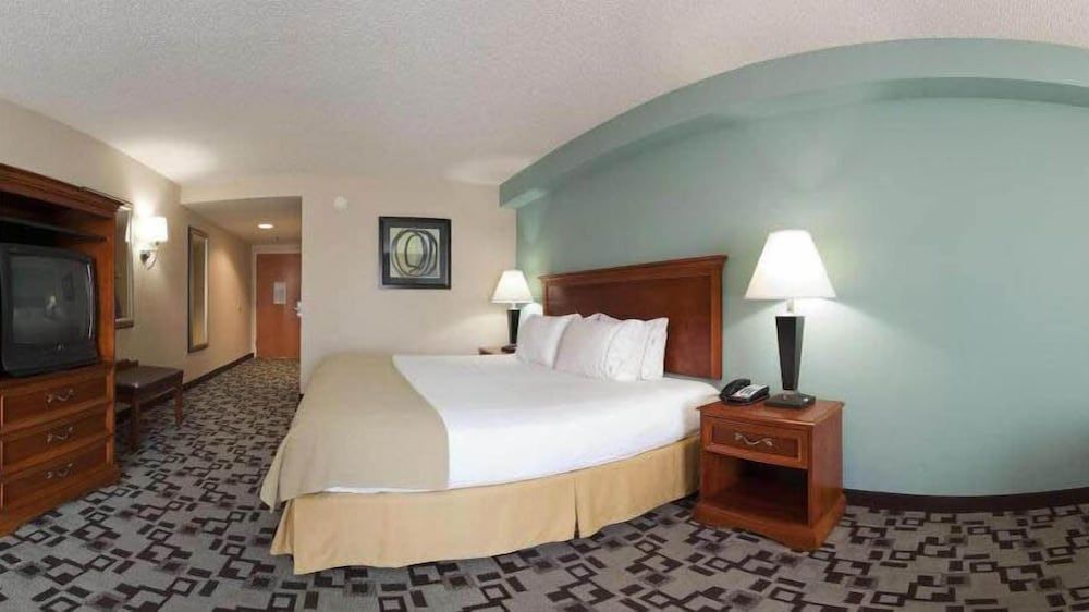 Holiday Inn Express APEX-RALEIGH by IHG 1