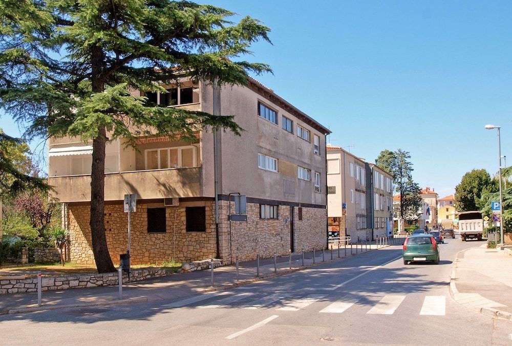 Apartment 1601 1