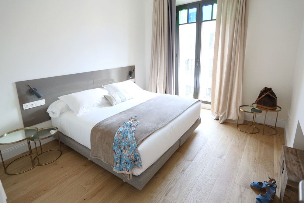 Apartaments Plaça Del Vi 1