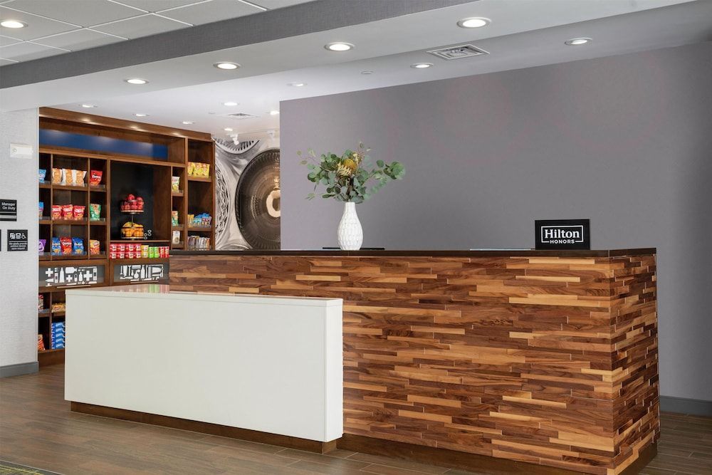 Hampton Inn & Suites Pittsburgh New Stanton 1