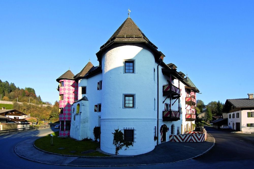 Family Hotel Schloss Rosenegg 1