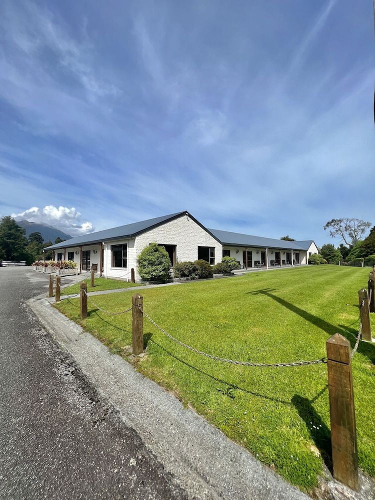 Mt Cook View Motel - Fox Glacier 1
