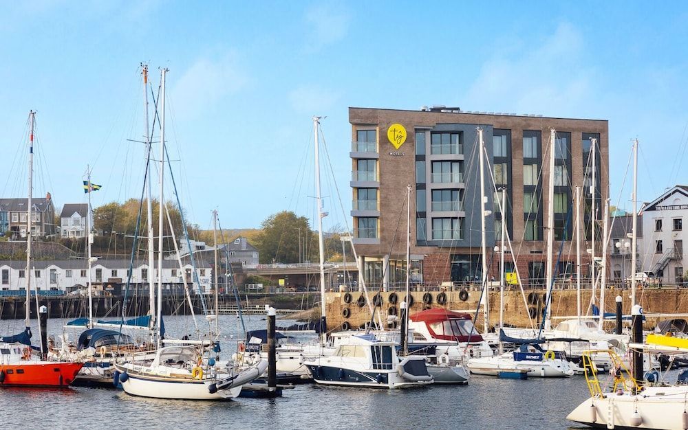 Tŷ Milford Waterfront 1