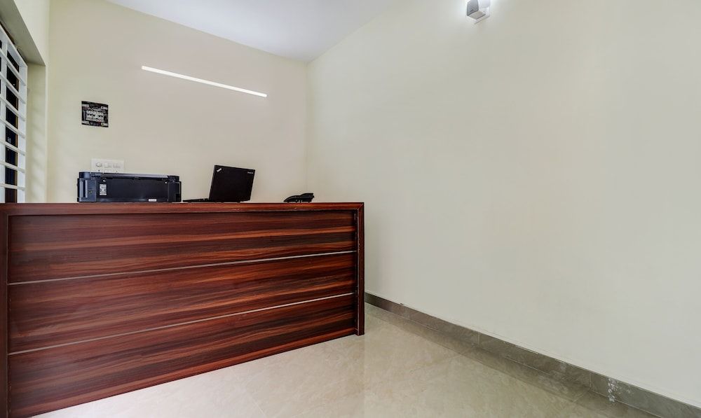 Itsy Hotels Rain Tulsi Stayz, Palarivattom Junction 2