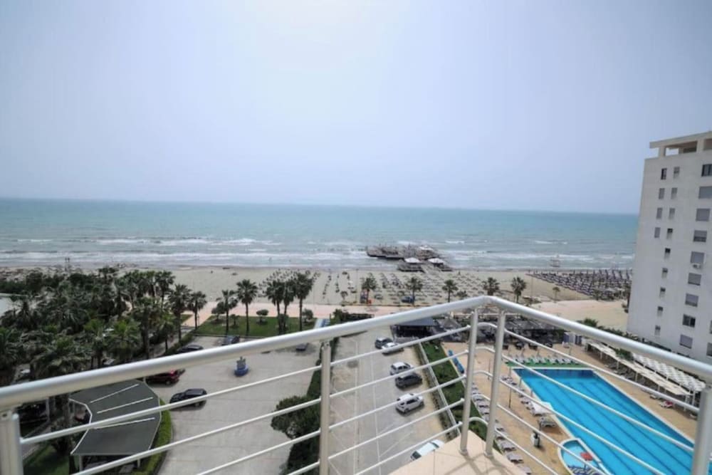 Tirent Apartment-Beachfront Studio at Shkembi i Kavajes 1