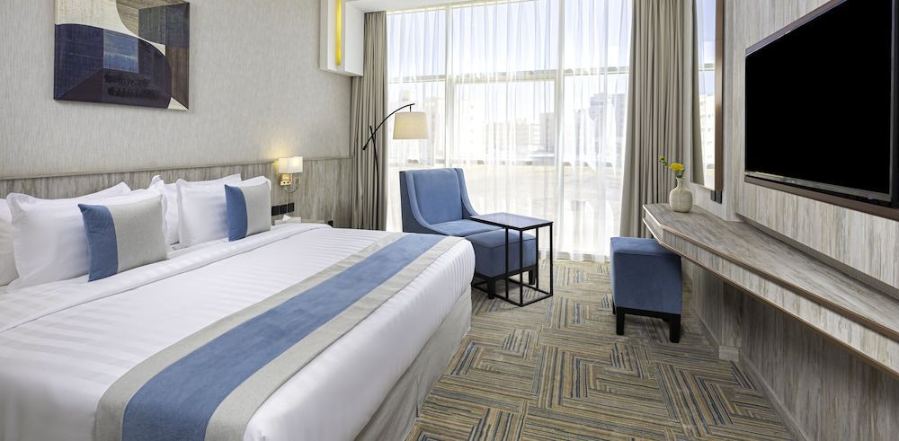The Seasons Hotel 1