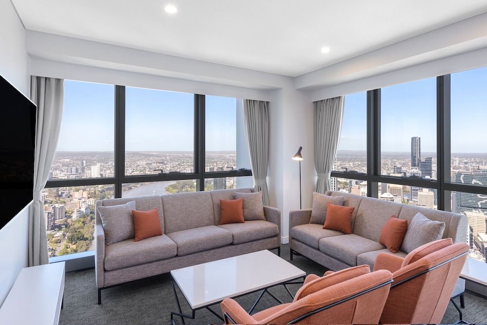 Meriton Suites Adelaide Street, Brisbane 1