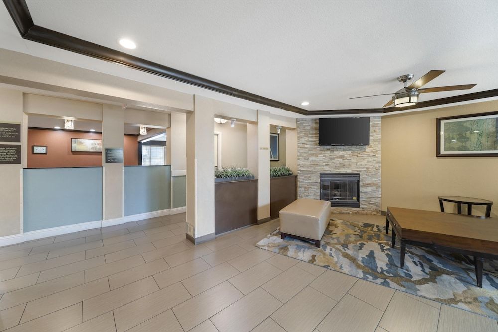 Best Western Plus Twin View Inn & Suites 2