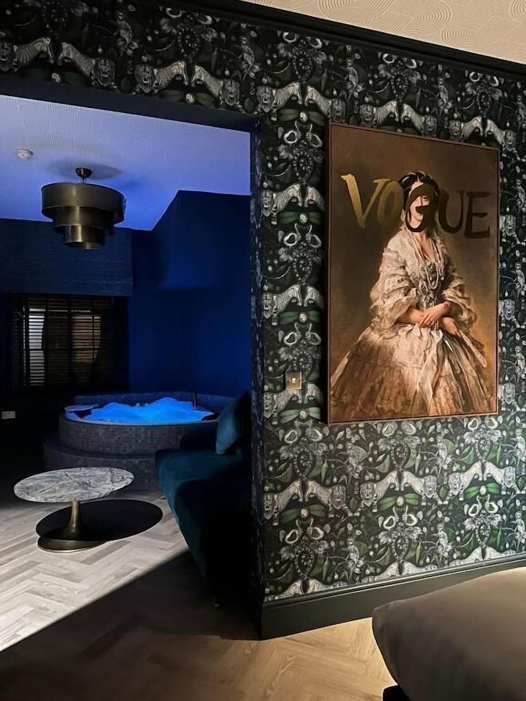 Secret Suites 2