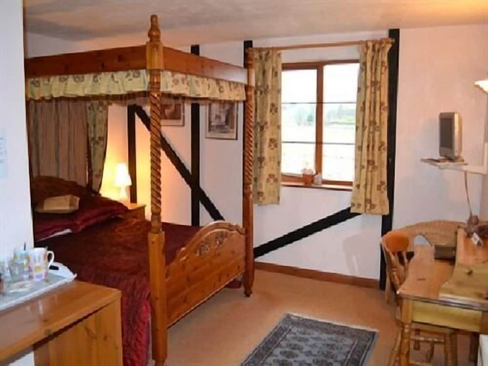 Six Bells Inn 2