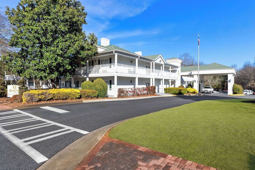 Quality Inn Fayetteville Near Historic Downtown Square 1