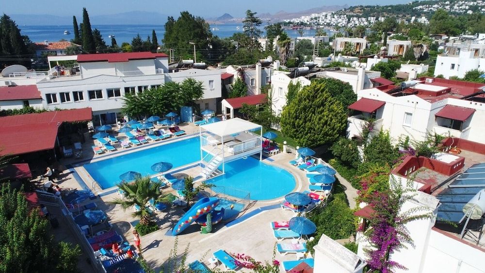 Summer in Garden Suites & Beach Hotel 1