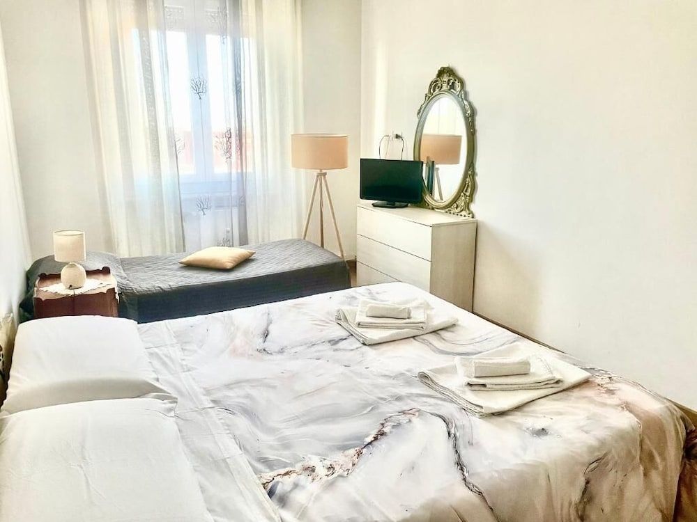 Cavour16 rent bedrooms 1