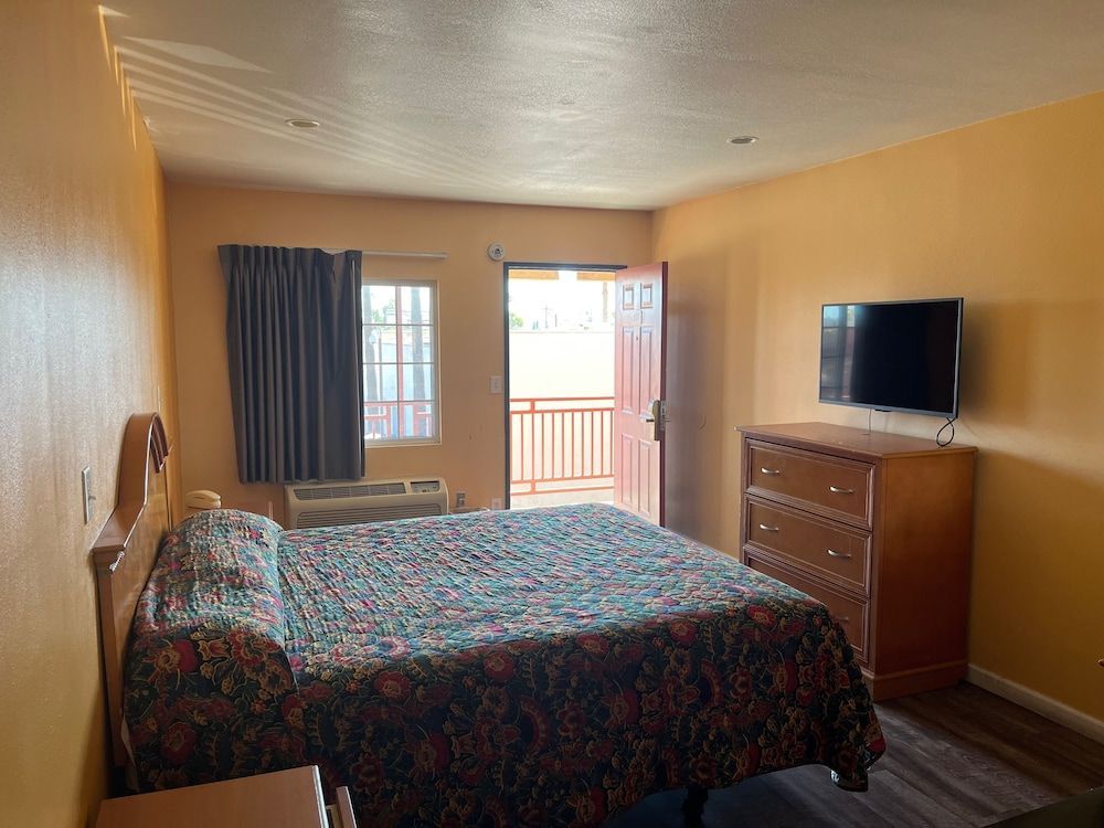 Palm Tree Inn 2