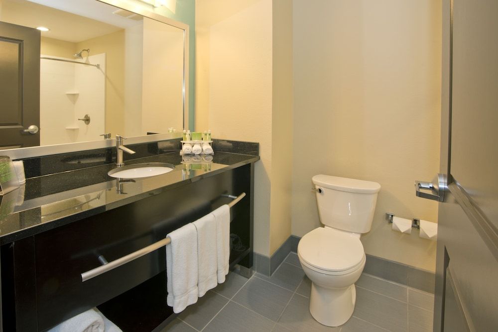 Holiday Inn Express & Suites COLORADO SPRINGS CENTRAL by IHG 2