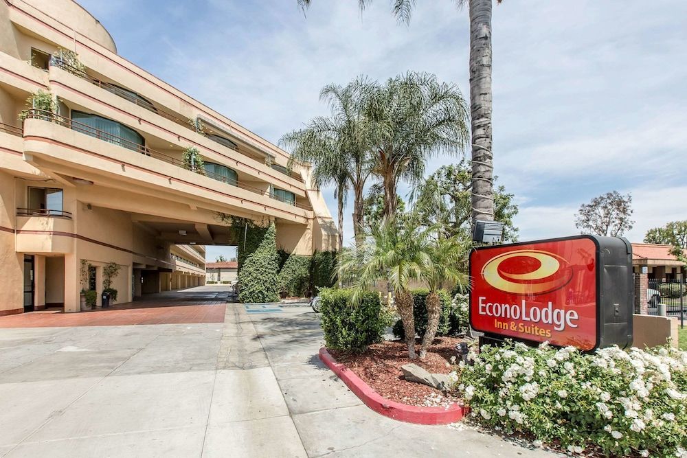 Econo Lodge Inn & Suites Riverside - Corona 1