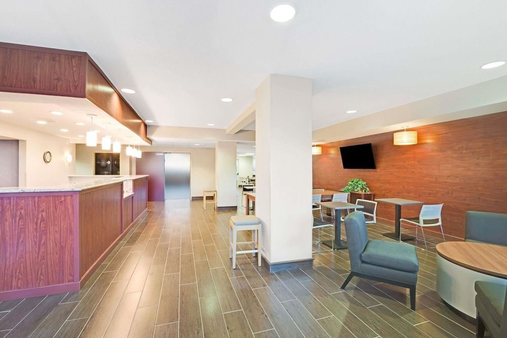Microtel Inn & Suites by Wyndham Urbandale/Des Moines 2