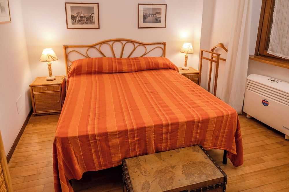 Navona Romantic House 2