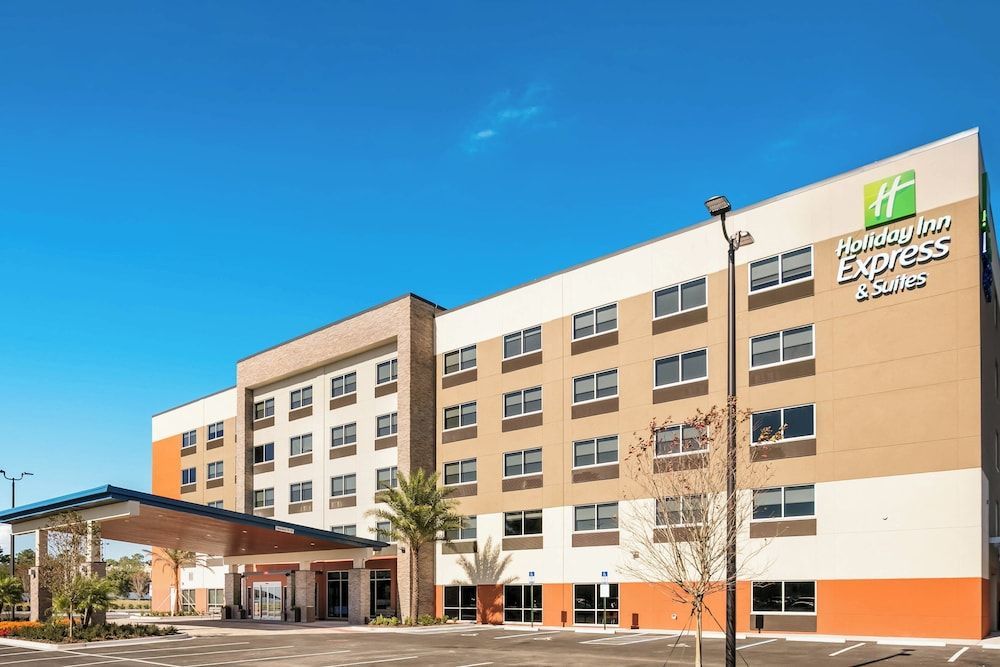 Holiday Inn Express & Suites JACKSONVILLE - TOWN CENTER by IHG 1
