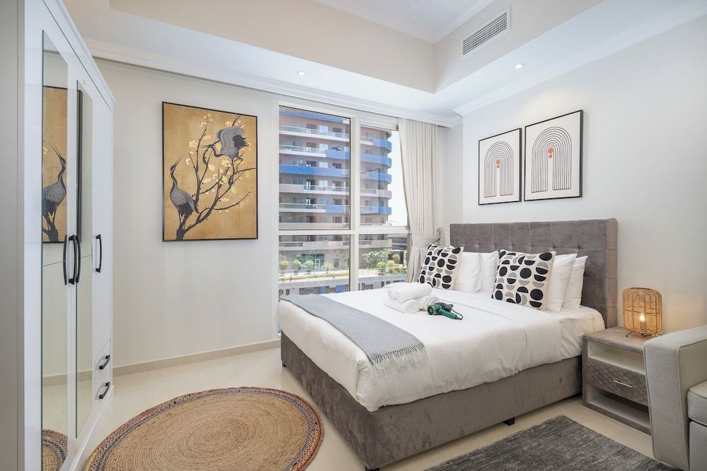 Heaven Crest Vacation Homes Downtown - Studio, 1, & 3 Bedroom Suites 2 minute walk to Dubai Mall and Burj Khalifa 2
