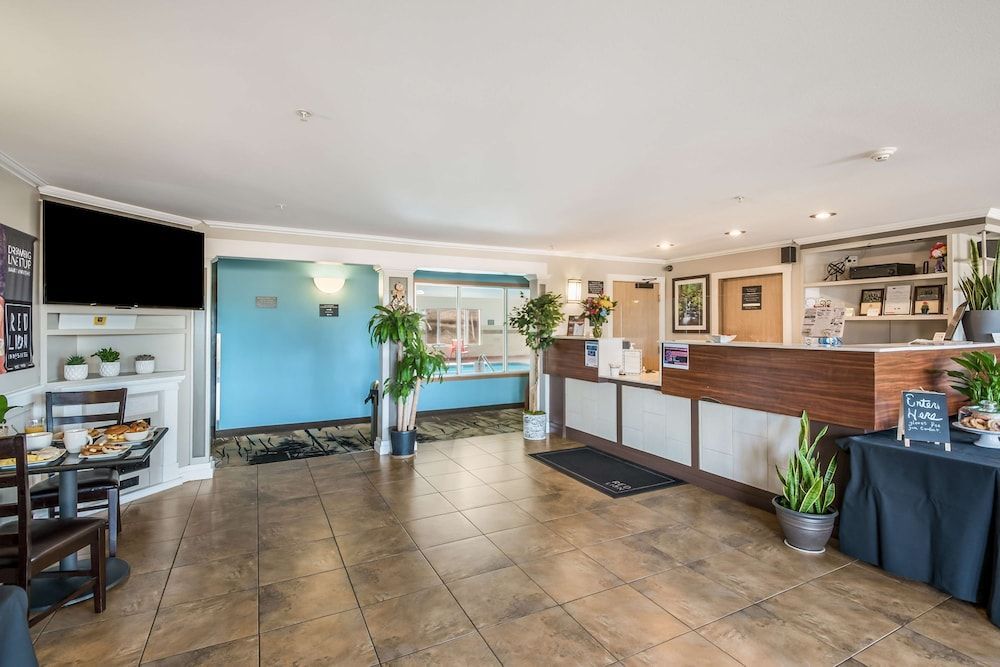 Red Lion Inn & Suites Sequim at Olympic National Park 2