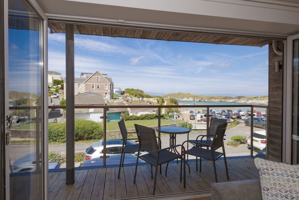 The Beach House & Porth Sands Apartments 1