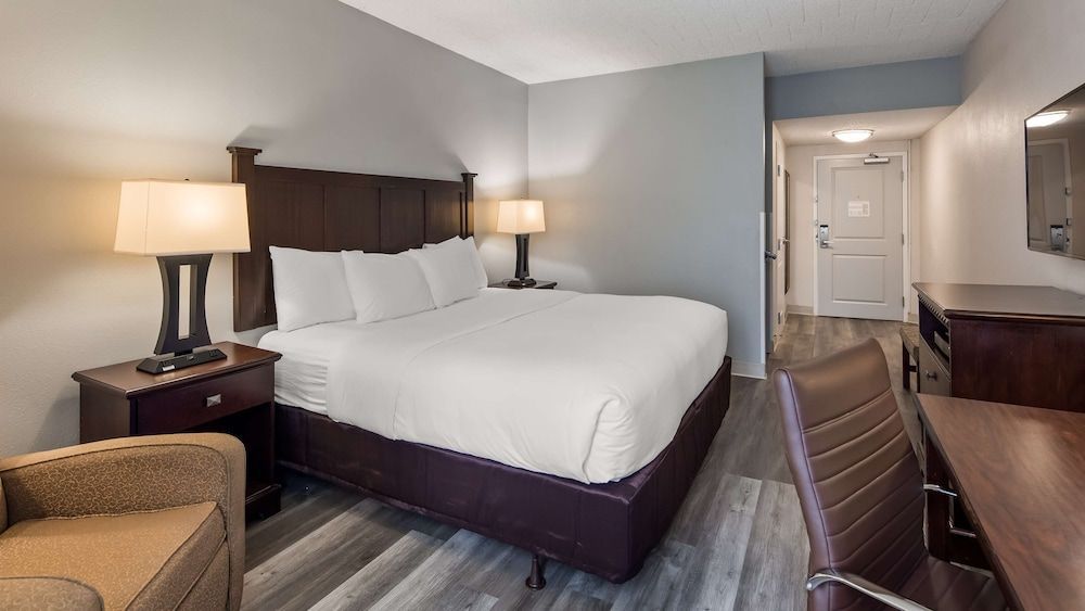 Best Western Paramus Hotel & Suites 1