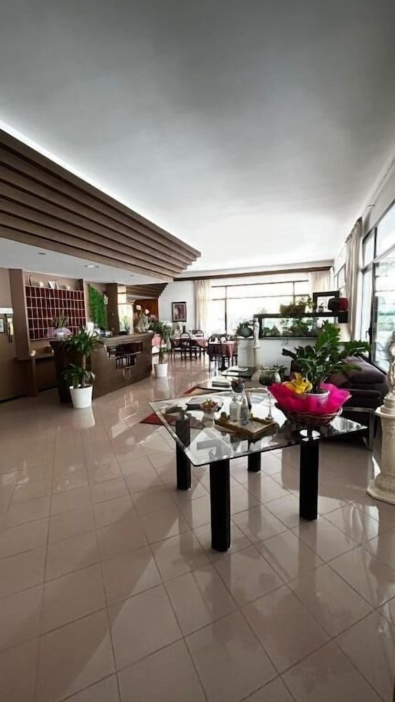 Hotel Rey's 2