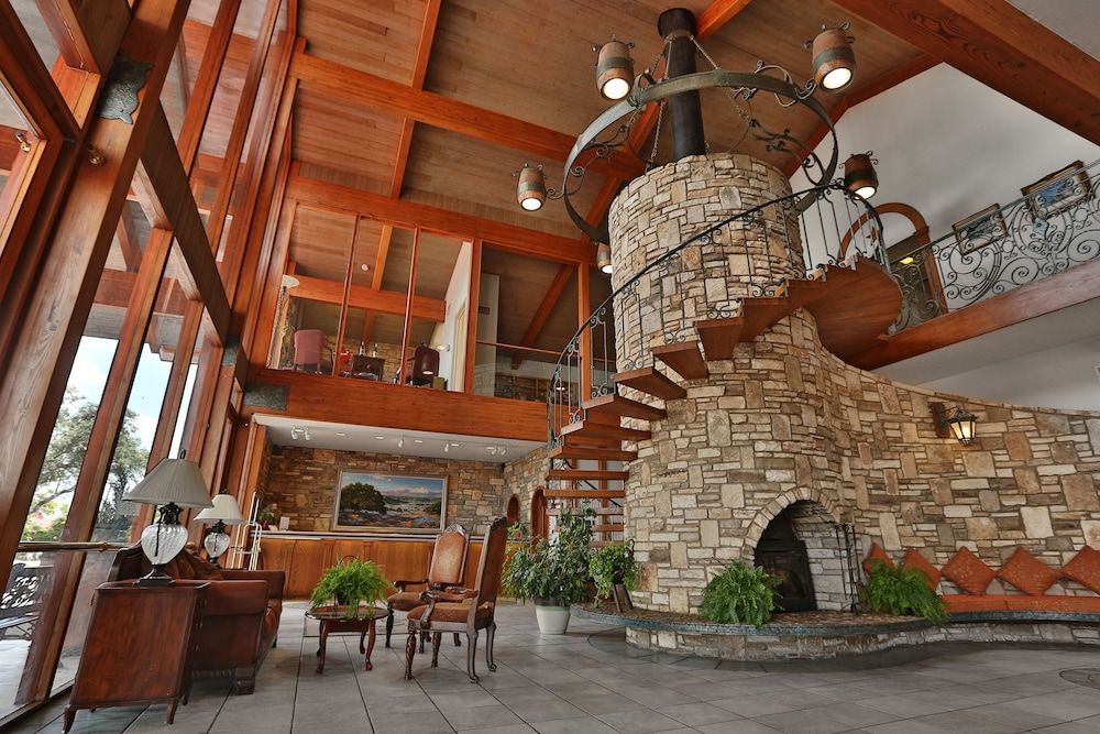 Inn of the Hills Hotel and Conference Center 2