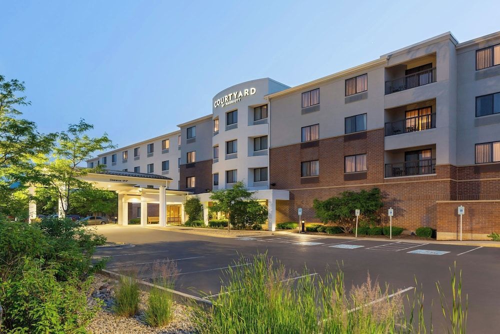 Courtyard by Marriott Madison West / Middleton 1