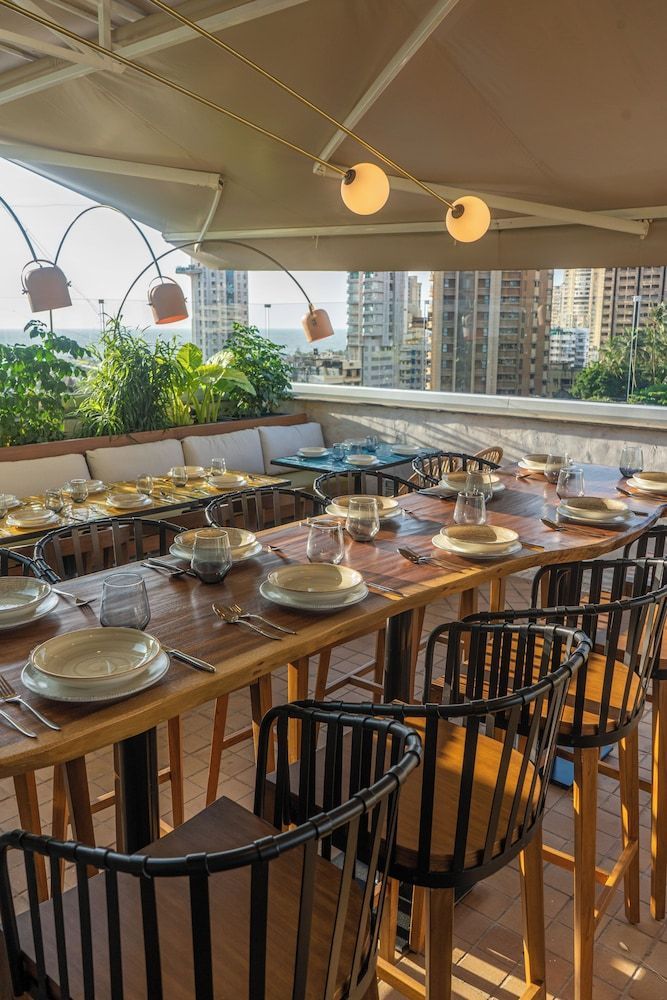 The Shalimar Hotel, Kemps Corner 1