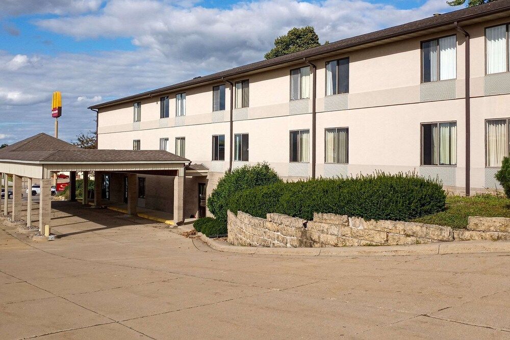 Econo Lodge Maquoketa 1