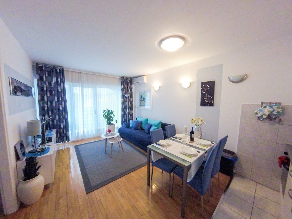Apartments Sunny Split 1