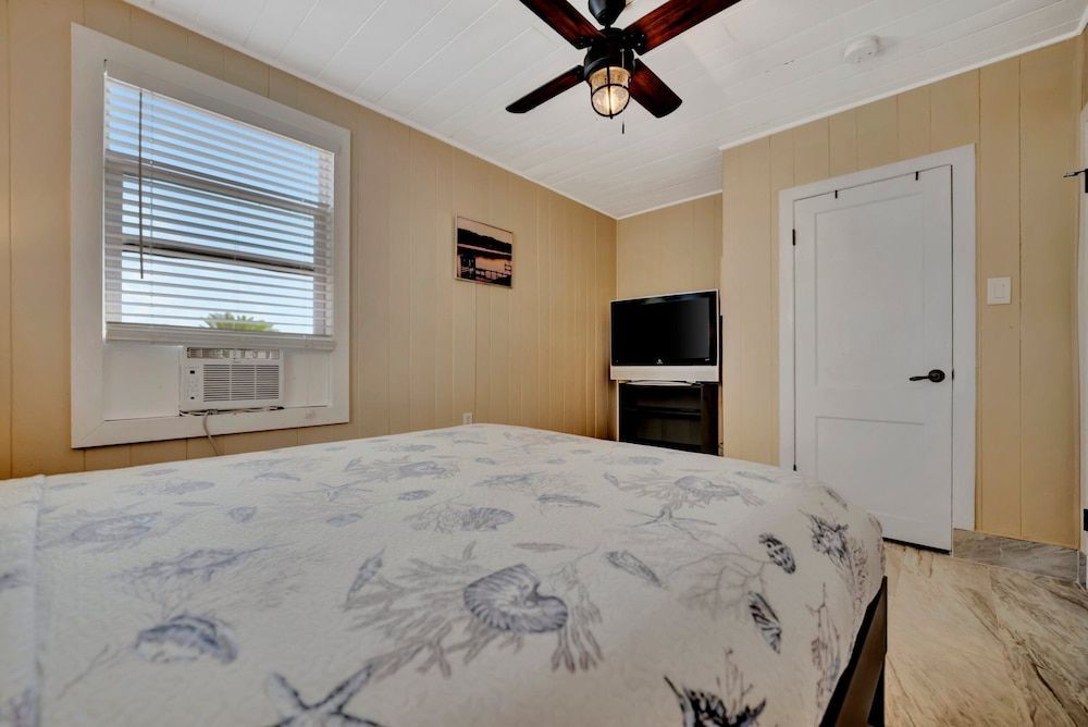 Stones Throw Beachfront Luxury Suites 1
