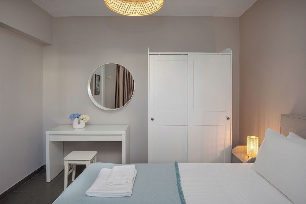 Fresh 1 Bd Apt with Patio in Heraklion 2