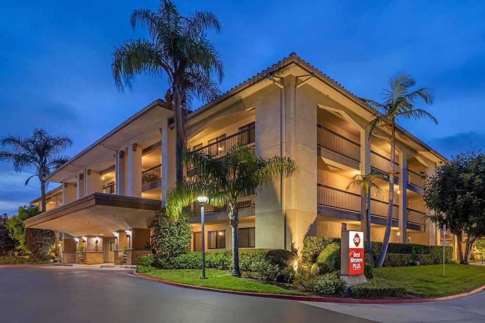 Best Western Plus Orange County Airport North 1