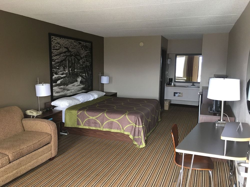 Super 8 by Wyndham Knoxville North/Powell 2