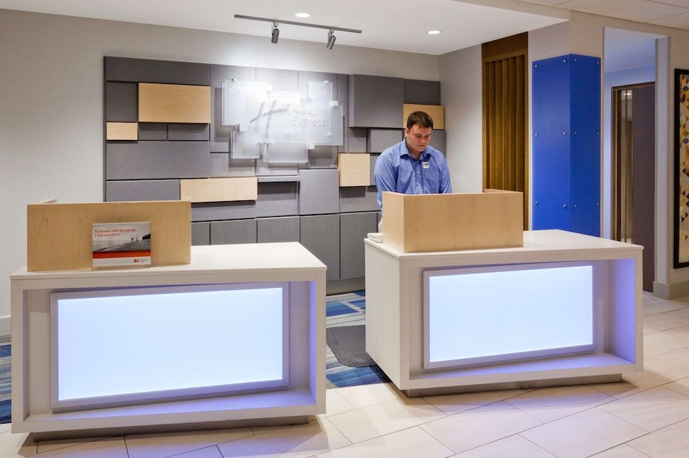 Holiday Inn Express & Suites AUSTIN AIRPORT EAST by IHG 2