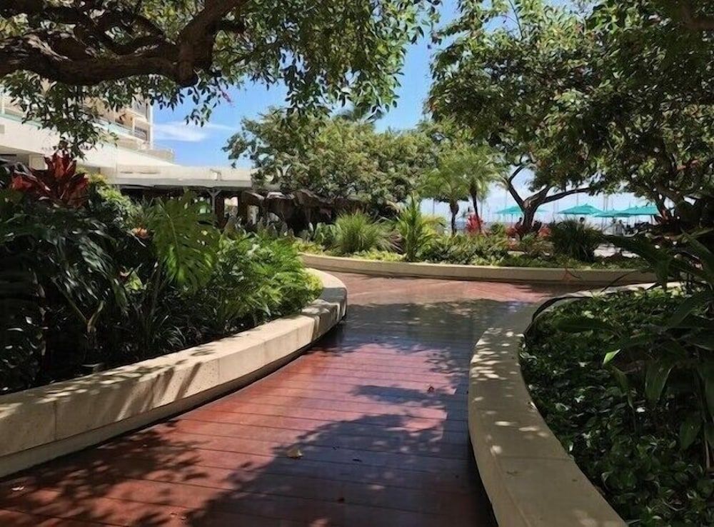 Ilikai by Luana Hawaii Vacation Rentals 2