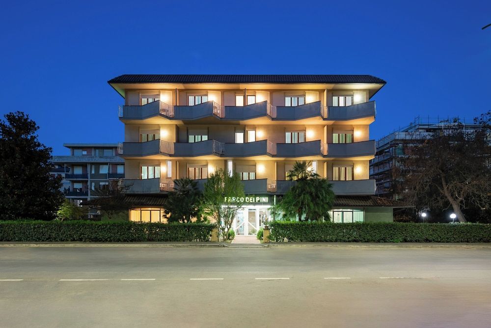Hotel Parco dei Pini - 100mt dal Mare 1