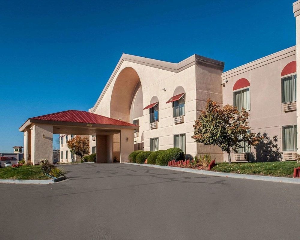 Quality Inn & Suites Farmington 1
