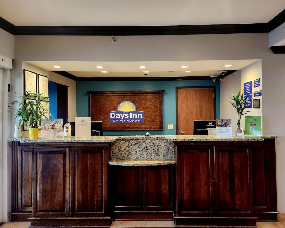 Days Inn by Wyndham Baton Rouge I-10 2