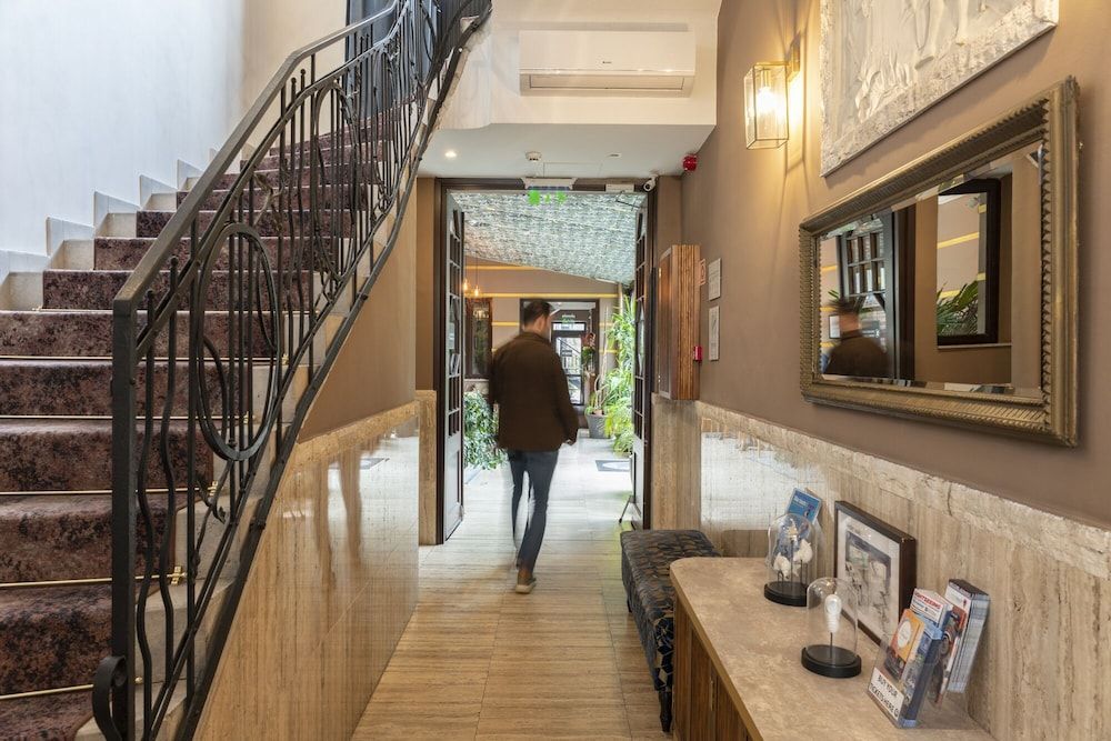 Hotel Mika Downtown 2