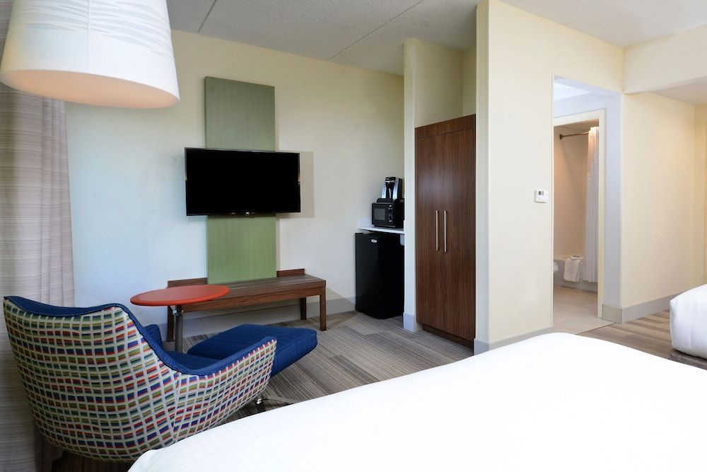 Holiday Inn Express & Suites RALEIGH DURHAM AIRPORT AT RTP by IHG 2