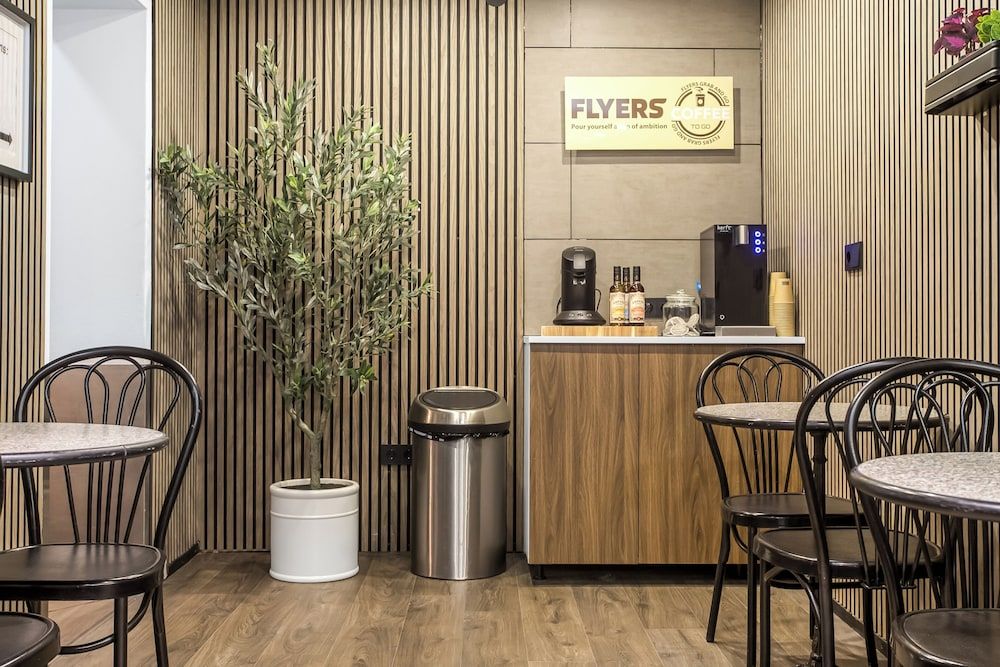 Flyers Hotel 2