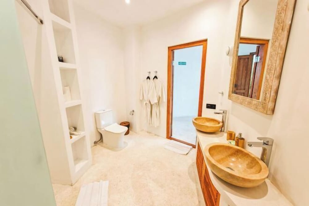 Hillstone Luxury Village 1