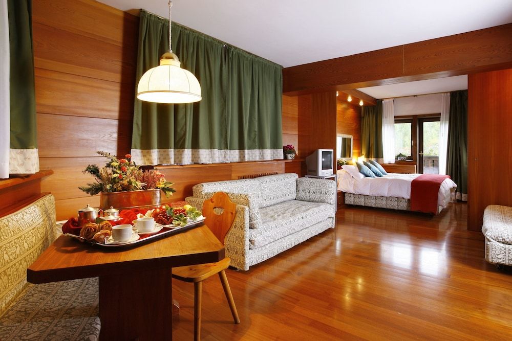 Hotel Mirage 2
